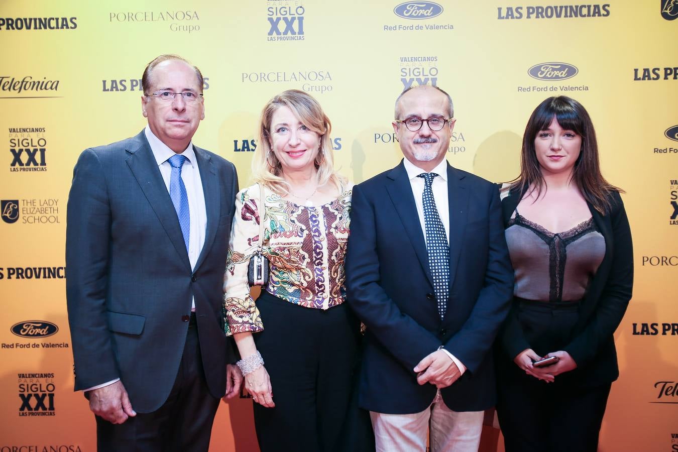 Pedro Ibor (vicepresidente) y Mercedes Hurtado (presidenta) del Colegio de Médicos de Valencia junto a Antonio Duch (jefe de servicio de Oftalmología del Clínico) y Sara Peris.