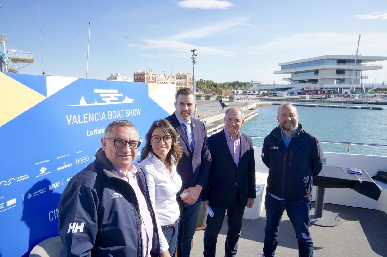 De izquierda a derecha, Vicent Llorens, Isabel Gil, Jordi Mayor, Toni Bernabé y Nacho Gómez-Zarzuela en la presentación del Valencia Boat Show.