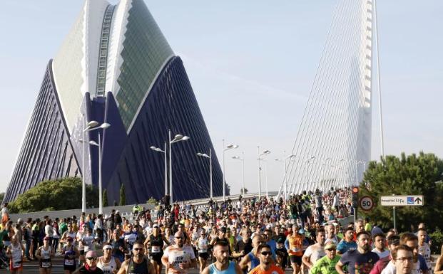 Una pelea entre dos atletas en plena carrera