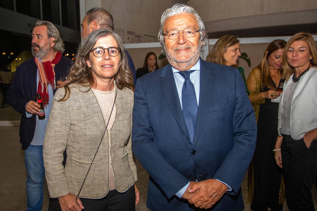 La responsable de comunicación de Fundación Bancaja, María Carmona,y el presidente de la entidad, Rafael Alcón.