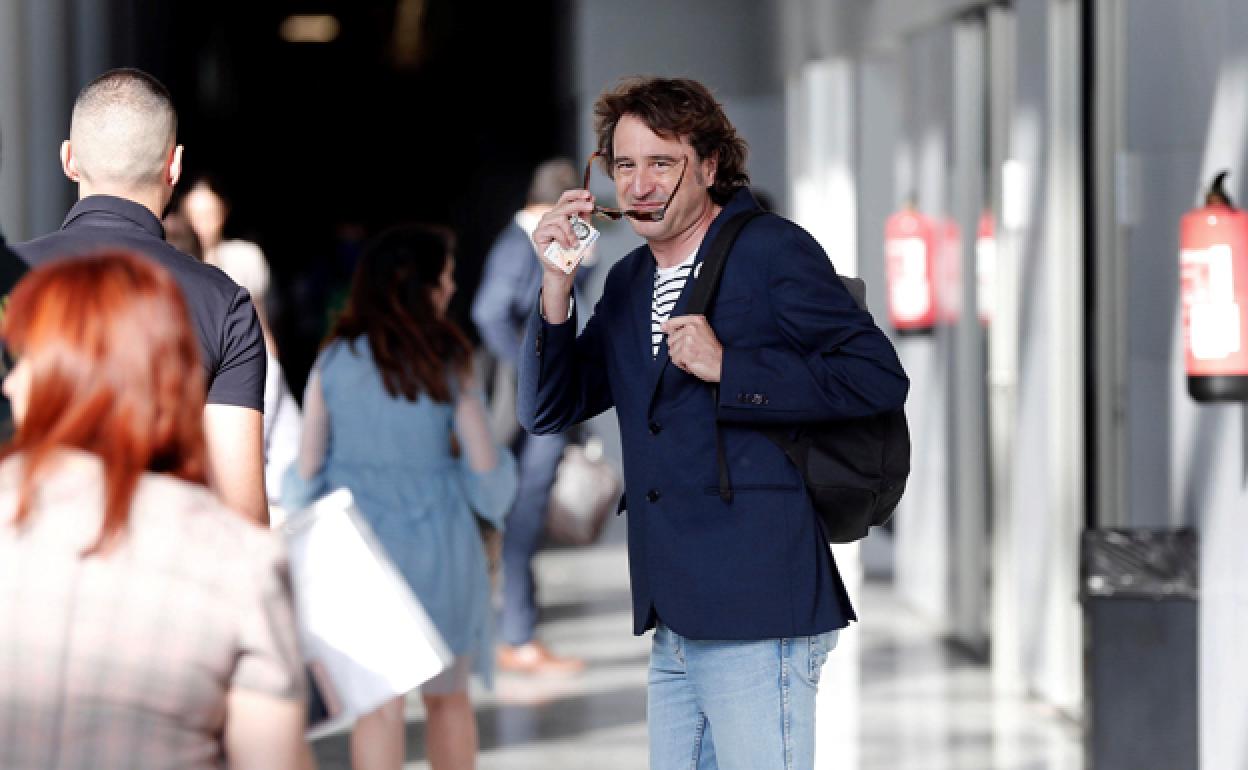 El director general de Política Lingüística, Rubén Trenzano, tras una declaración en la Ciudad de la Justicia.