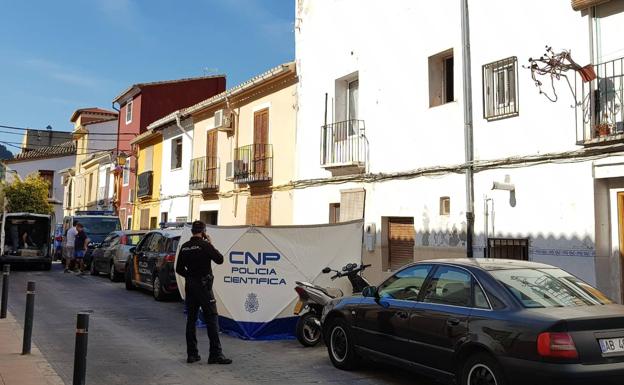 Investigan la muerte de un hombre acuchillado en una vivienda en Xàtiva