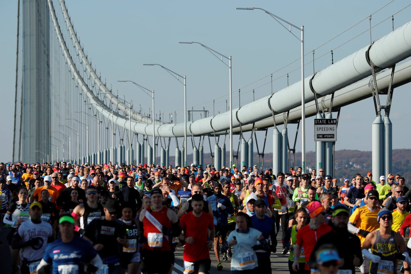 Kenia ha conseguido un doblete este domingo en el maratón de Nueva York con categóricos triunfos de Geoffrey Kamworor en hombres (2h.08.13), así como de Joyciline Jepkosgei (2h.22.38), quien previamente acabó con el reinado de la multiganadora Mary Keitany en la carrera de mujeres. 