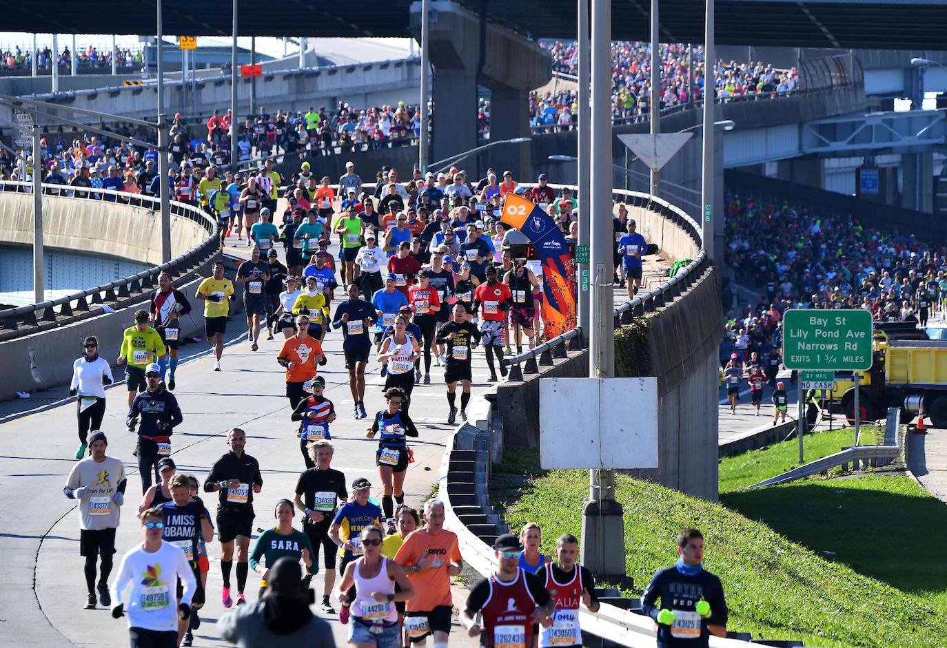 Kenia ha conseguido un doblete este domingo en el maratón de Nueva York con categóricos triunfos de Geoffrey Kamworor en hombres (2h.08.13), así como de Joyciline Jepkosgei (2h.22.38), quien previamente acabó con el reinado de la multiganadora Mary Keitany en la carrera de mujeres. 