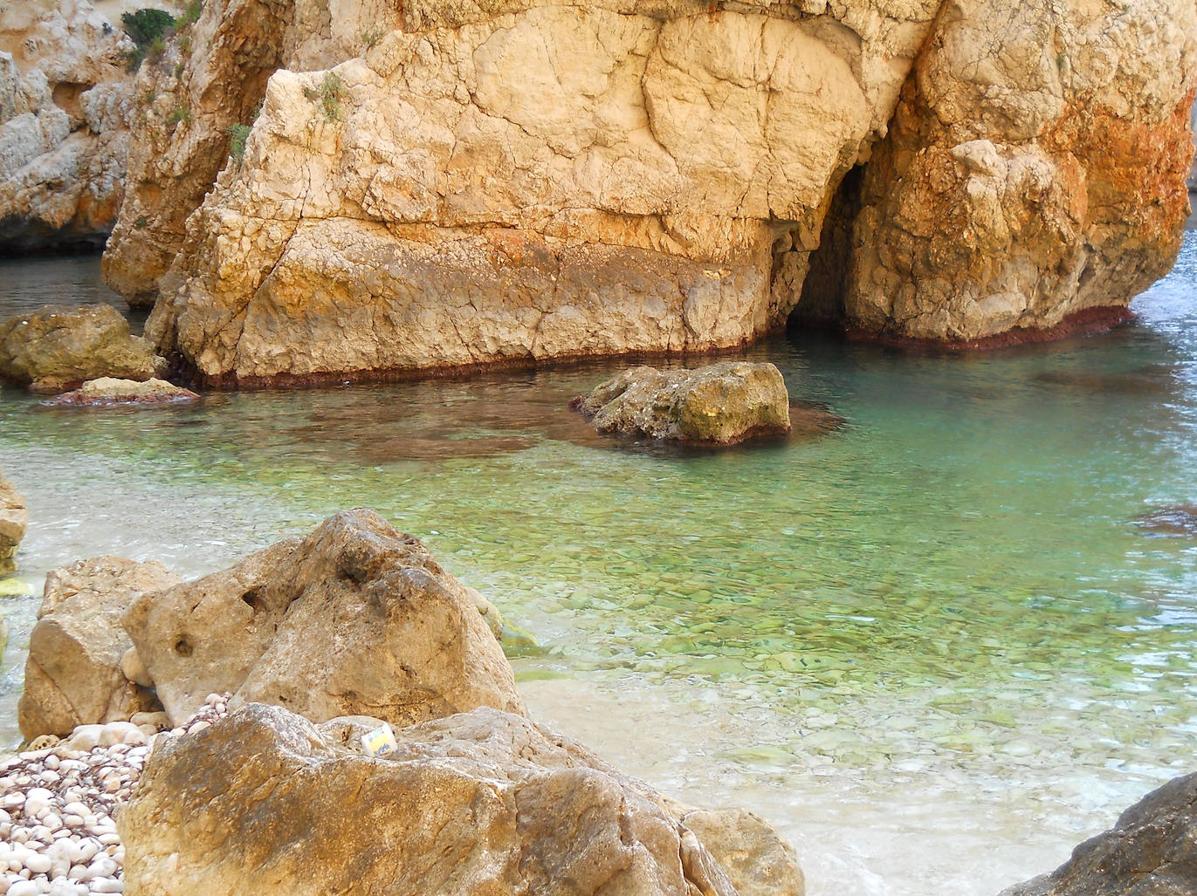 Cala En Caló donde ayer se hizo rescate en Xàbia.