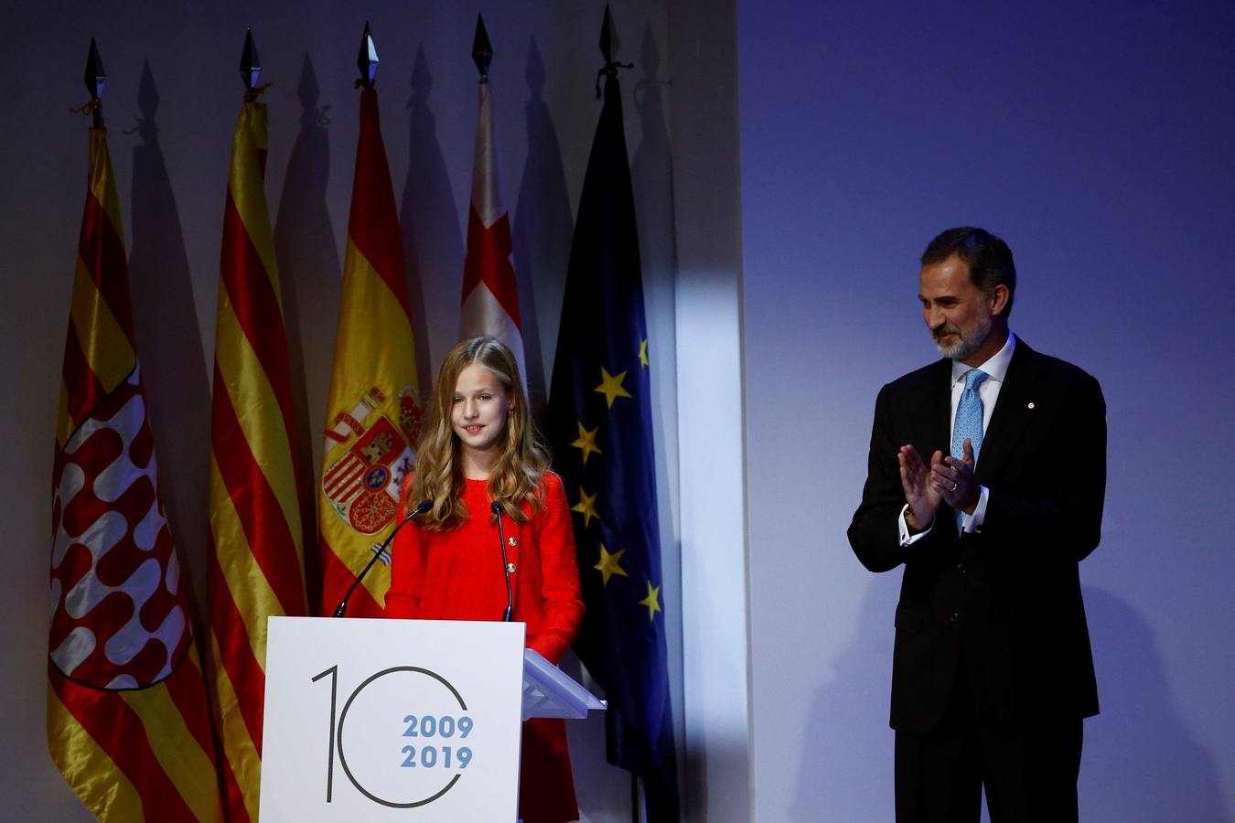 Felipe VI ha tenido palabras para el debut de la princesa Leonor en un acto en Cataluña (habló previamente) para iniciar su intervención bromeando con el hecho de que su hija se lo había dejado difícil.