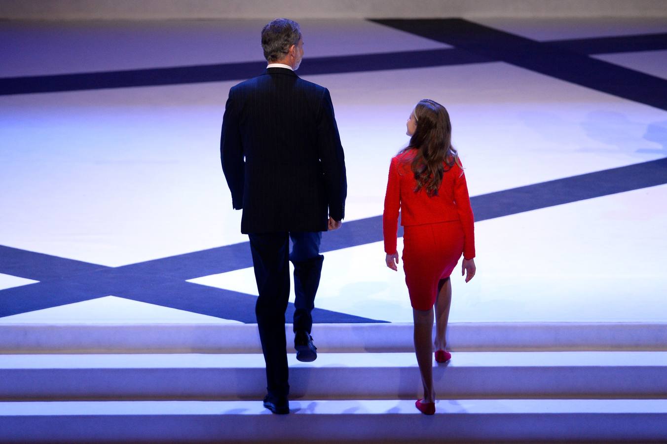 Felipe VI ha tenido palabras para el debut de la princesa Leonor en un acto en Cataluña (habló previamente) para iniciar su intervención bromeando con el hecho de que su hija se lo había dejado difícil.