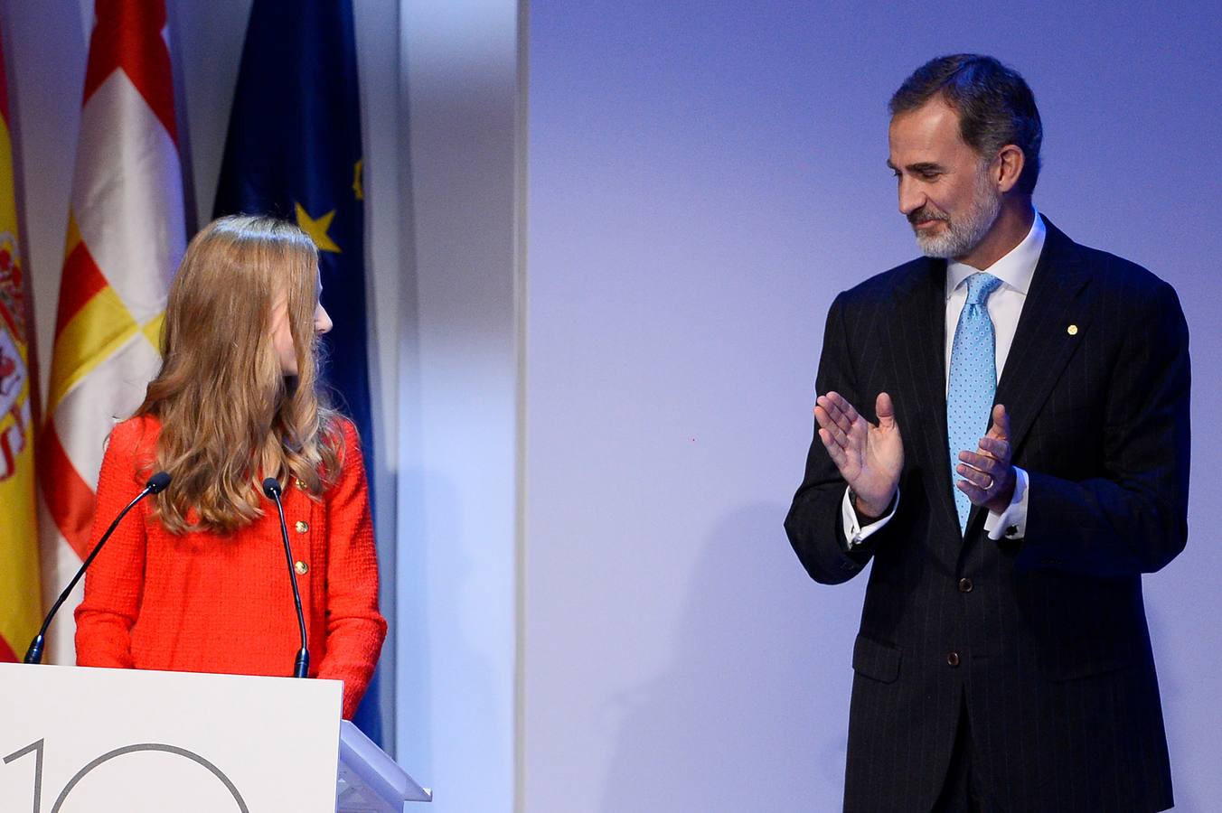 Felipe VI ha tenido palabras para el debut de la princesa Leonor en un acto en Cataluña (habló previamente) para iniciar su intervención bromeando con el hecho de que su hija se lo había dejado difícil.