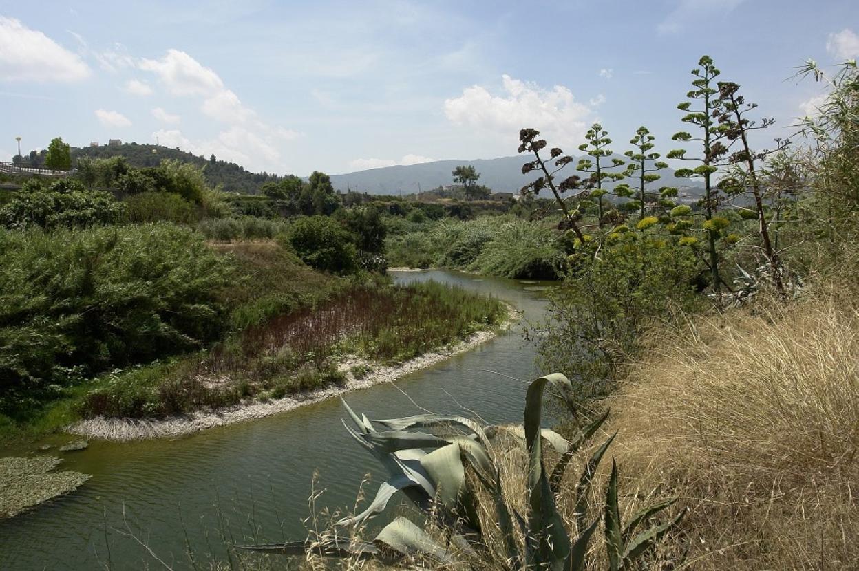 Tramo del río Serpis, que fluye junto a la localidad de Potries. 