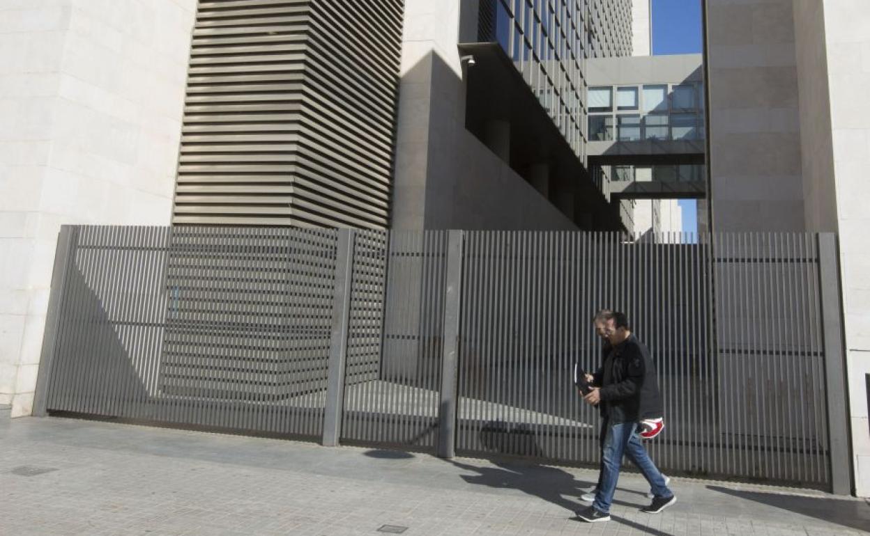 Acceso a la Ciudad de la Justicia de Valencia.