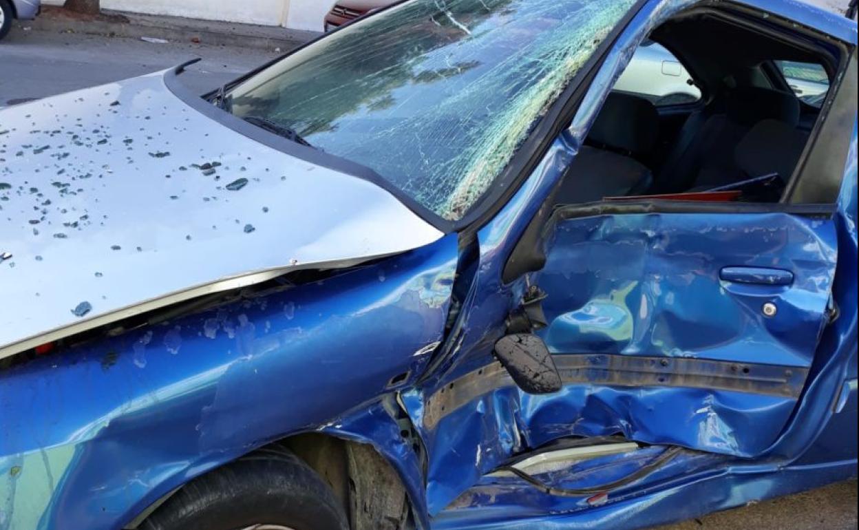 Estado del vehículo tras el accidente en Puçol.