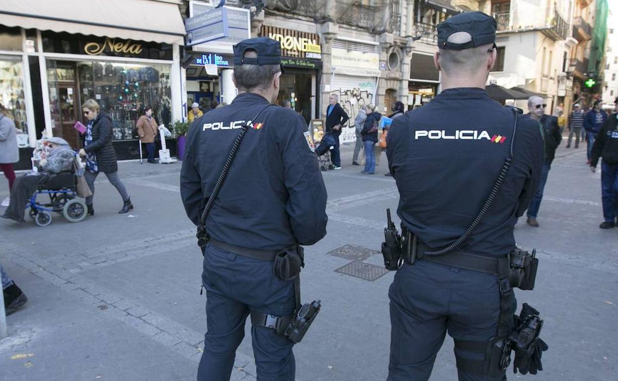 Agentes de la Policía Nacional. 