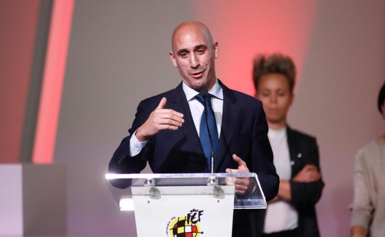 Luis Rubiales, durante el homenaje a jugadoras históricas del fútbol femenino español.