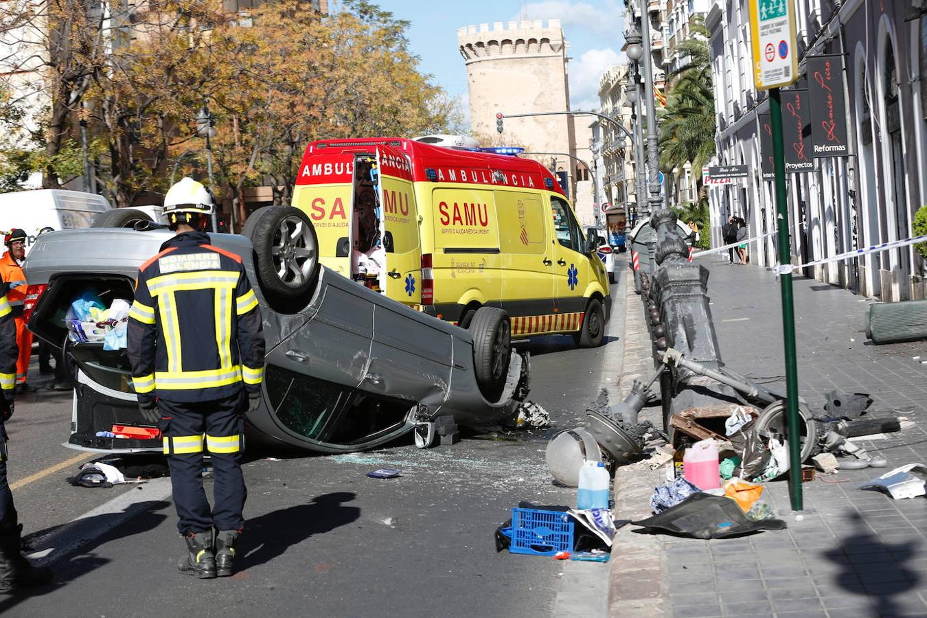 Fotos: Aparatoso accidente en el centro de Valencia