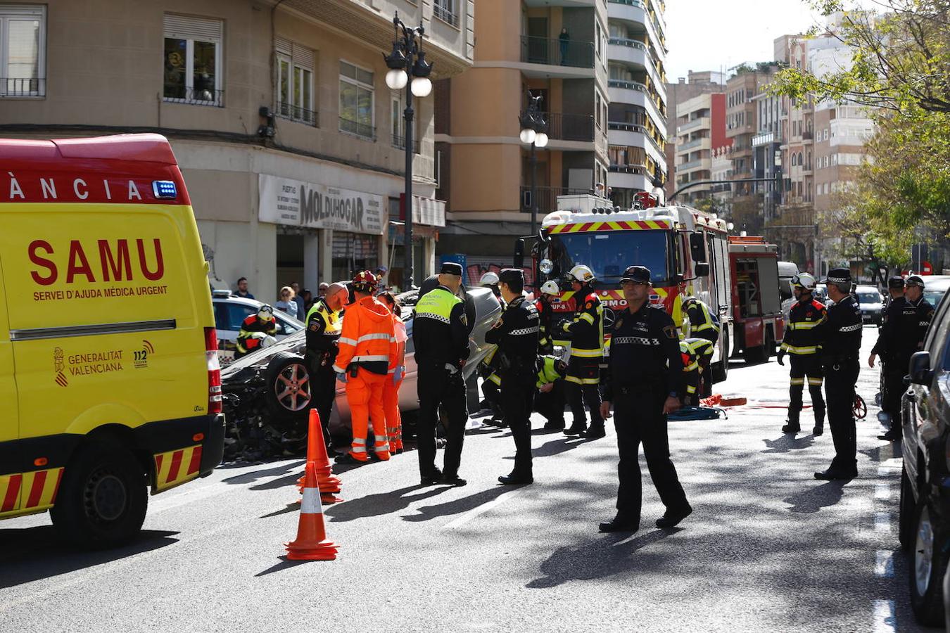 Fotos: Aparatoso accidente en el centro de Valencia