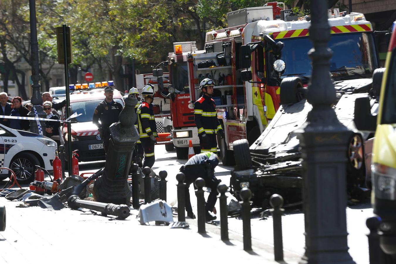 Fotos: Aparatoso accidente en el centro de Valencia