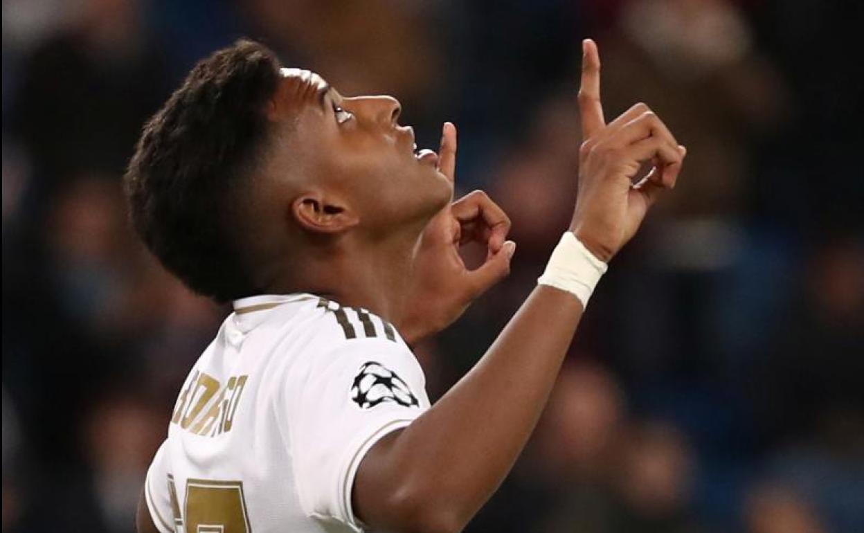 Rodrygo celebra uno de sus tres goles ante el Galatasaray. 