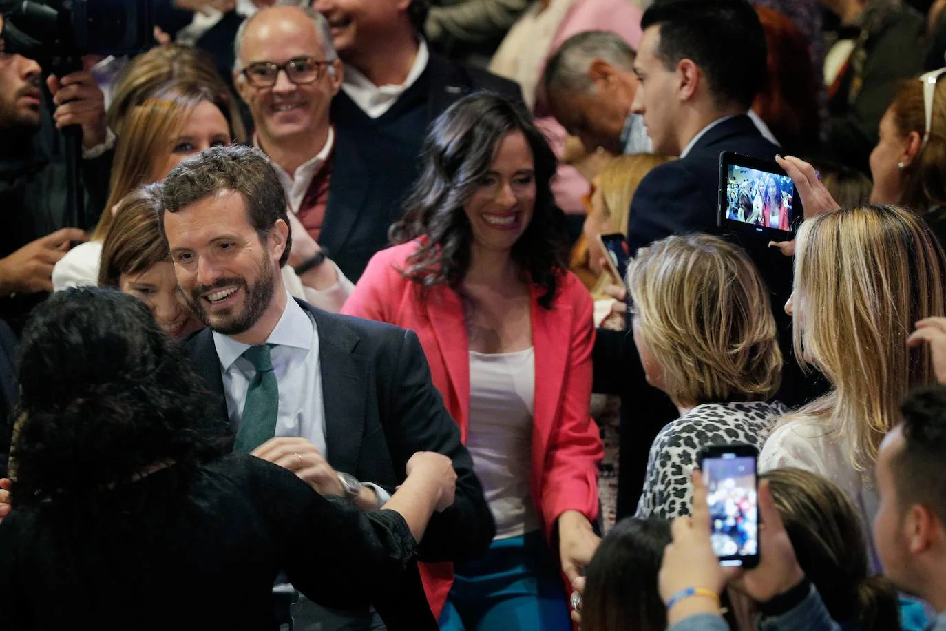 El líder del Partido Popular protagoniza un acto en el Auditorio Mar Rojo del Oceanogràfic de Valencia.