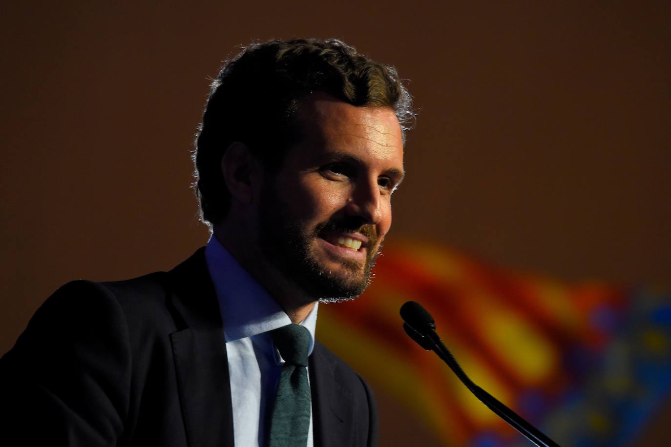 El líder del Partido Popular protagoniza un acto en el Auditorio Mar Rojo del Oceanogràfic de Valencia.