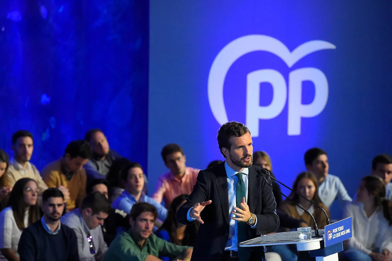 El líder del Partido Popular protagoniza un acto en el Auditorio Mar Rojo del Oceanogràfic de Valencia por las Elecciones Generales del 10N.