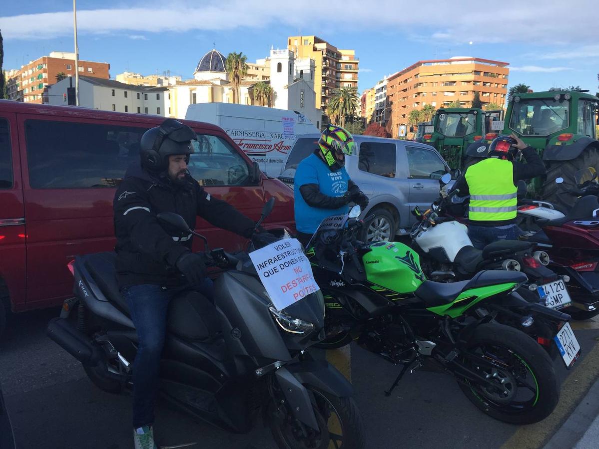 Fotos: Manifestación contra la pacificación de la CV-500