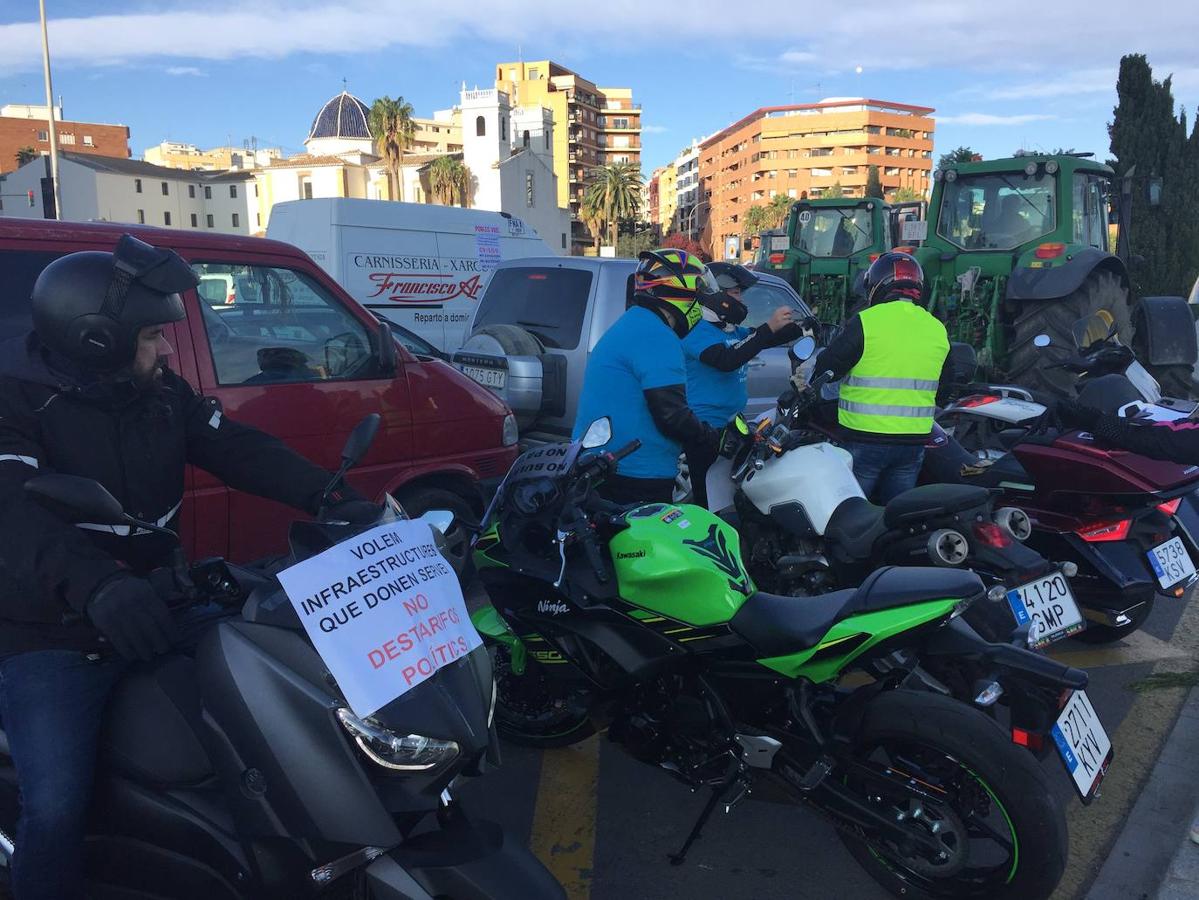 Fotos: Manifestación contra la pacificación de la CV-500