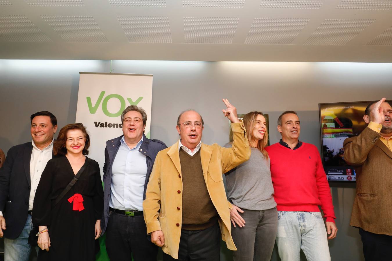 Fotos: Sede de Vox en Valencia en la noche electoral del 10-N