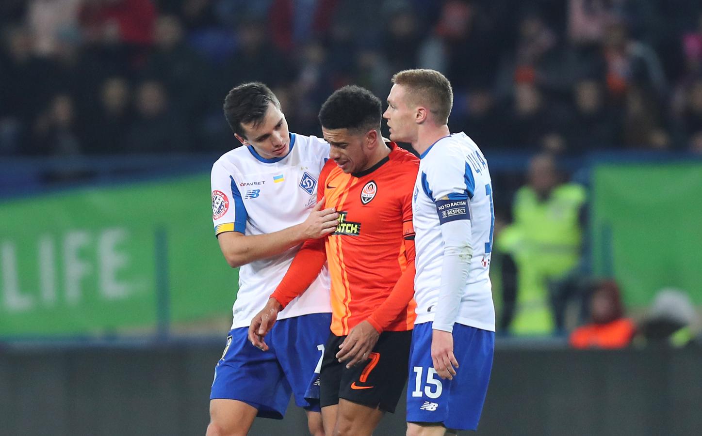 Fotos: Taison reaccionó contra los gritos y fue expulsado