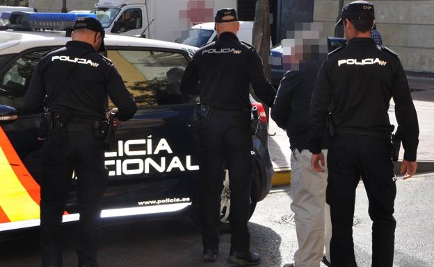 Detenido un empresario que tenía a cinco trabajadores sin permiso de trabajo en Valencia