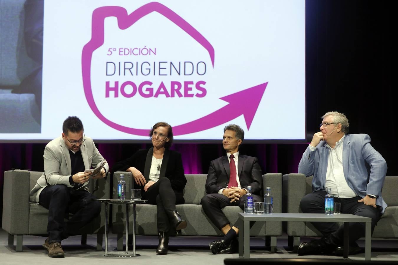 Asistentes y conferenciantes en la 5ª. edición de la jornada Dirigiendo Hogares en Valencia