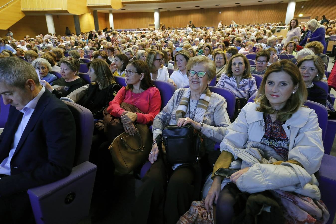 Asistentes y conferenciantes en la 5ª. edición de la jornada Dirigiendo Hogares en Valencia