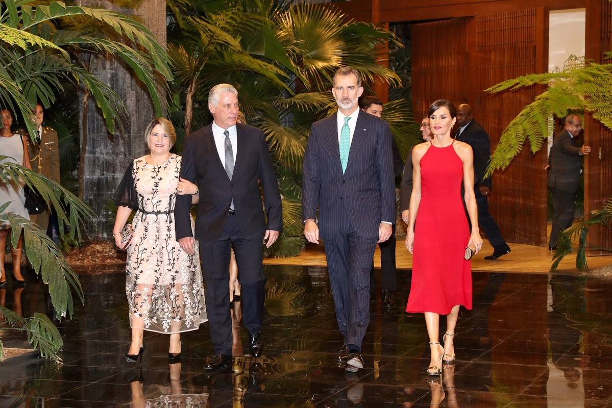 Felipe VI y doña Letizia se pasean por la Habana vieja durante el viaje oficial