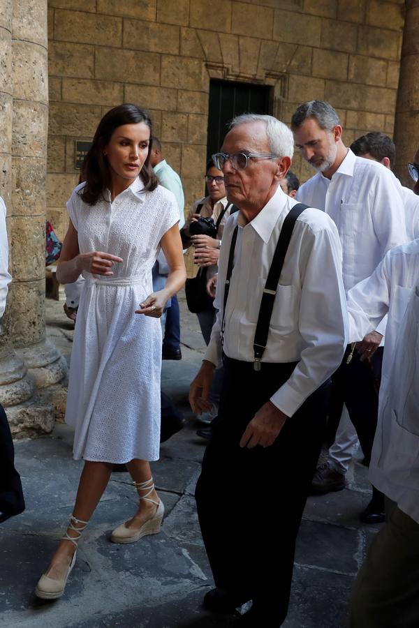 Felipe VI y doña Letizia se pasean por la Habana vieja durante el viaje oficial