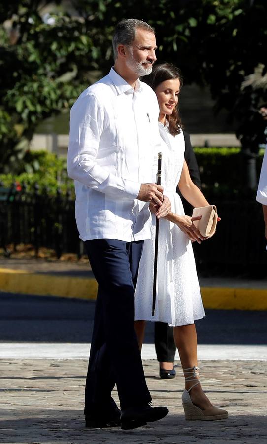 Felipe VI y doña Letizia se pasean por la Habana vieja durante el viaje oficial