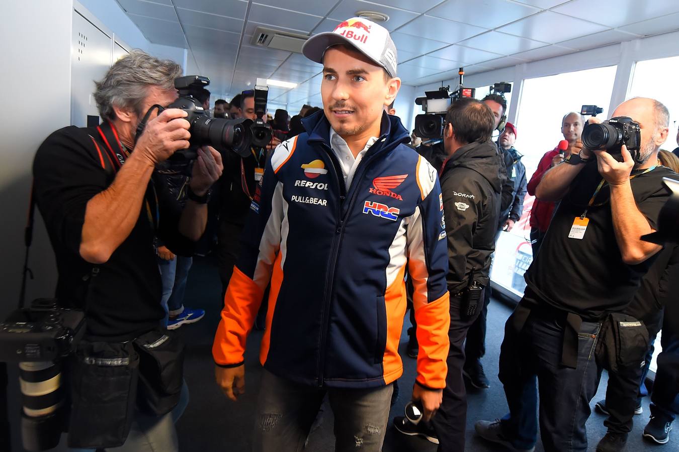 El piloto Jorge Lorenzo anuncia su retirada.