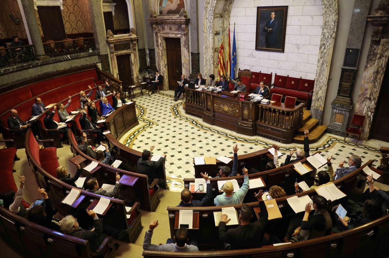 Hemiciclo del Ayuntamiento, ayer, durante una votación. 