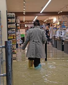 Imagen secundaria 2 - El mal tiempo no da tregua a Venecia, se temen nuevas mareas altas