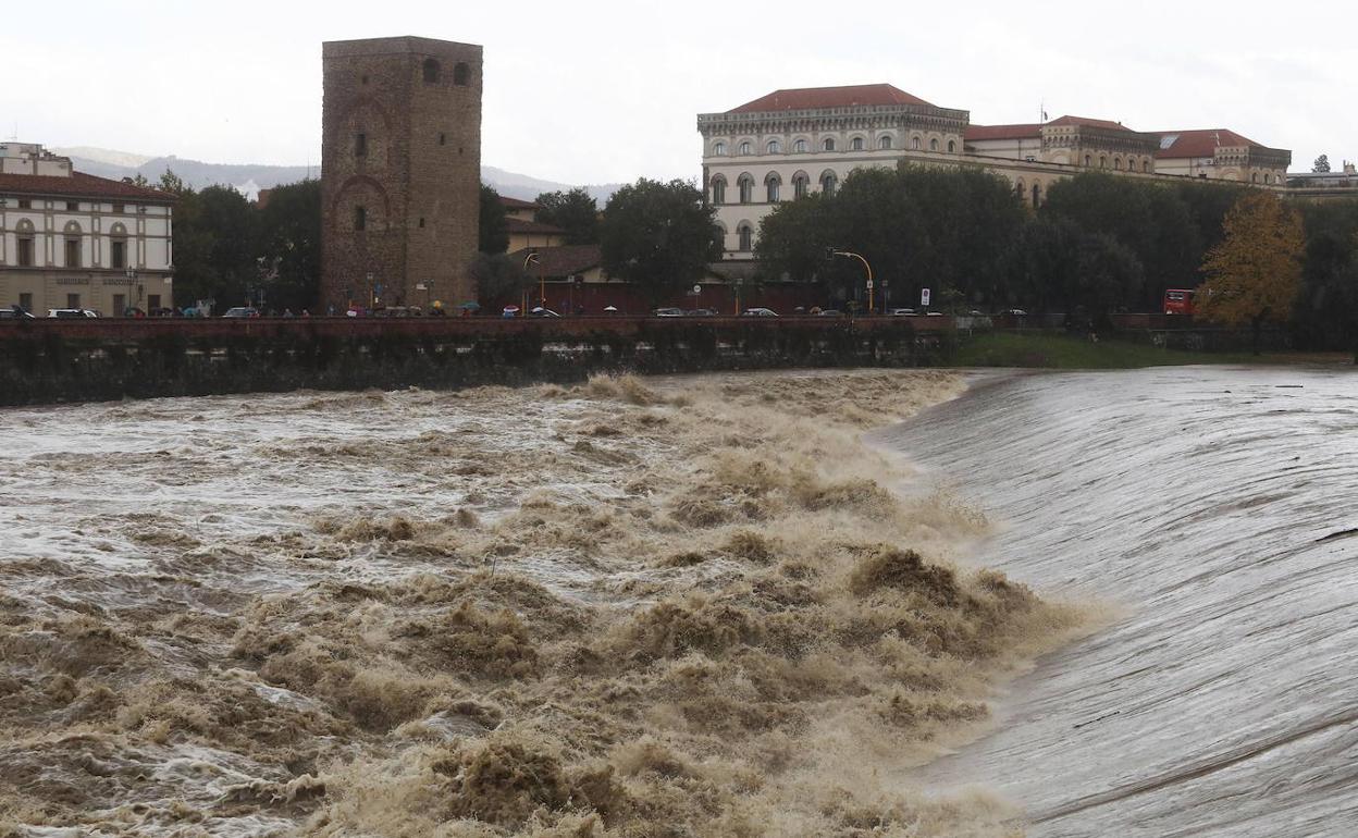 Subida del río Arno en Florencia.