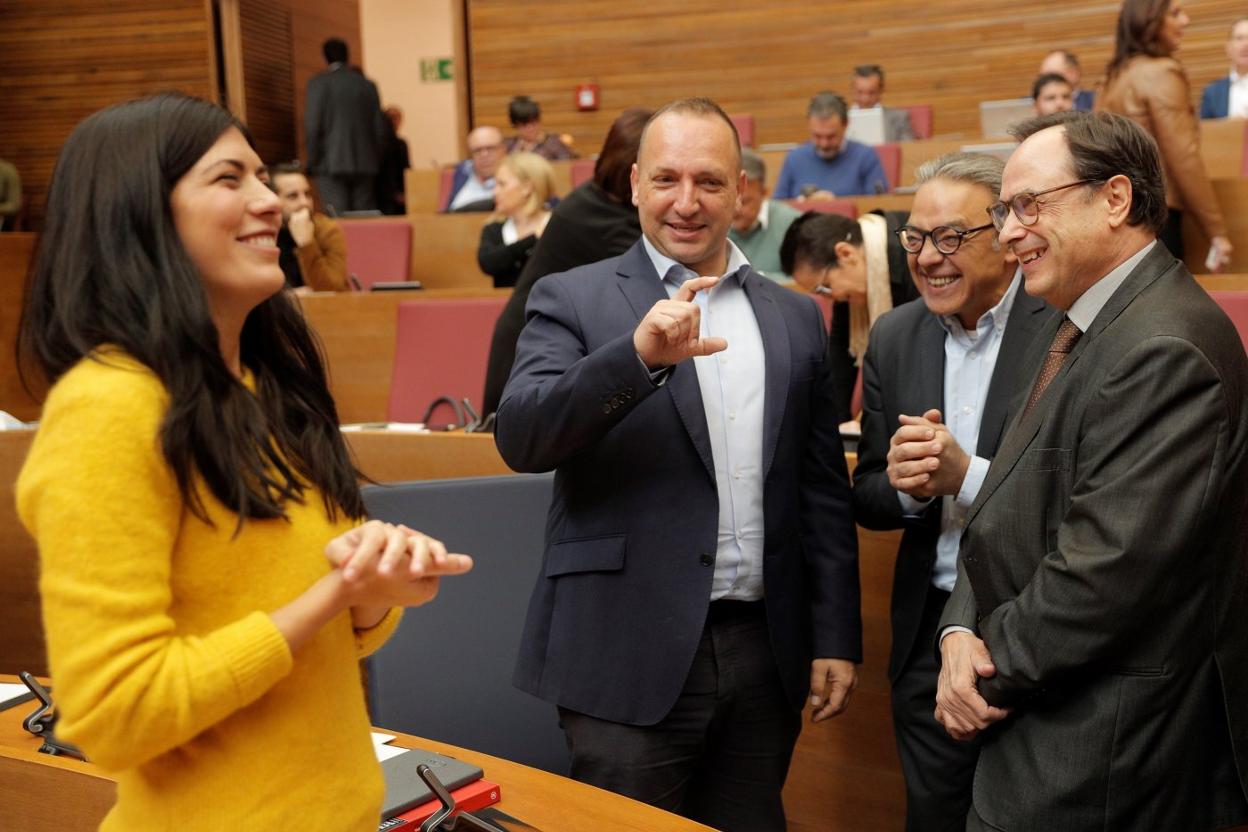 Dirigentes de Podemos y PSPV en Les Corts. 