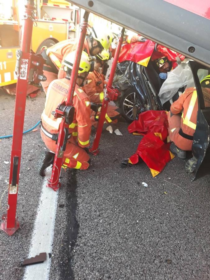 Fotos: Aparatoso accidente entre varios vehículos en Paterna