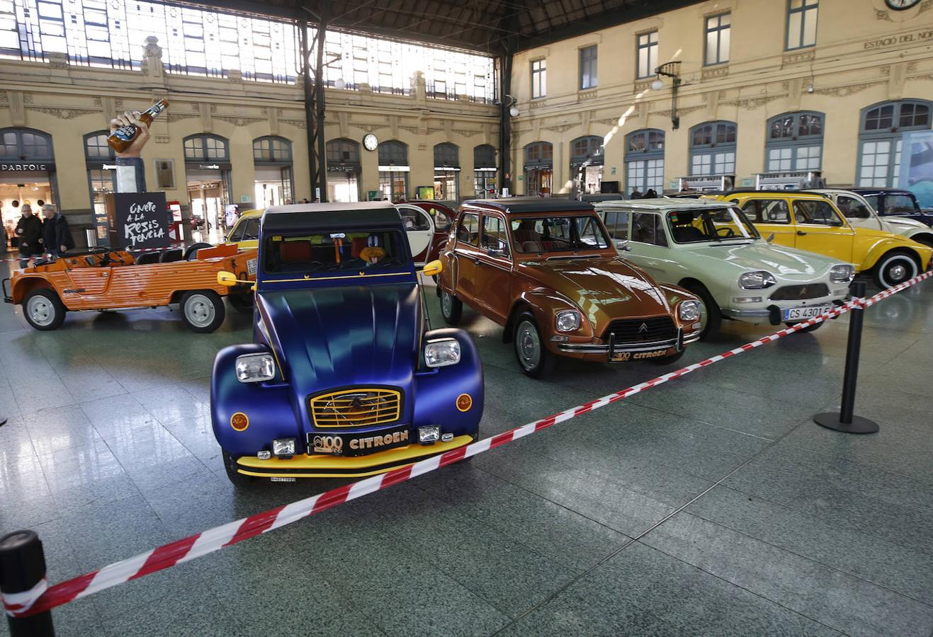 Fotos: Exposición de coches Citroen en la Estación del Norte de Valencia