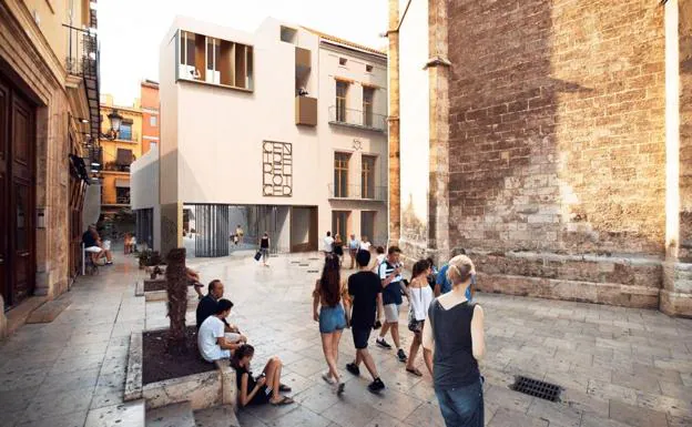 Imagen principal - Diferentes imágenes del proyecto de la futura Casa del Relojero de Valencia.
