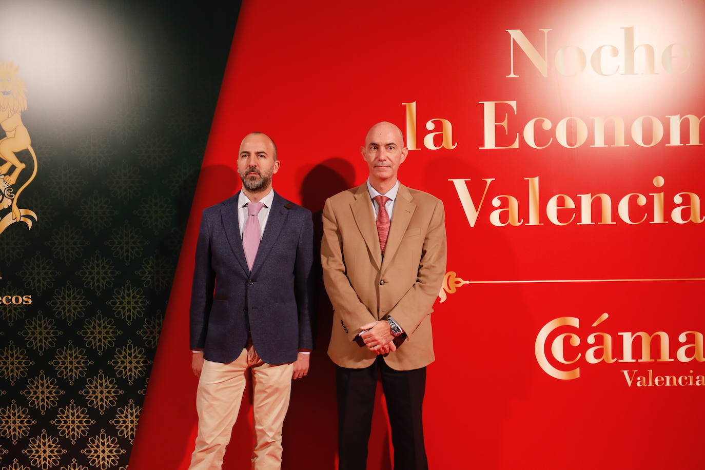 Cámara Valencia organiza un año más el encuentro económico con más de mil personas en el Palacio de Congresos para vivir la entrega de los Premios Cámara 2019 a Tejidos Royo, Power Electronics España, Alfatec Sistemas, IVI RMA Global y Francisco Lorente. En la cita celebrada en la ciudad de Valencia se dieron cita diferentes personalidades de todos los ámbitos de la sociedad valenciana.