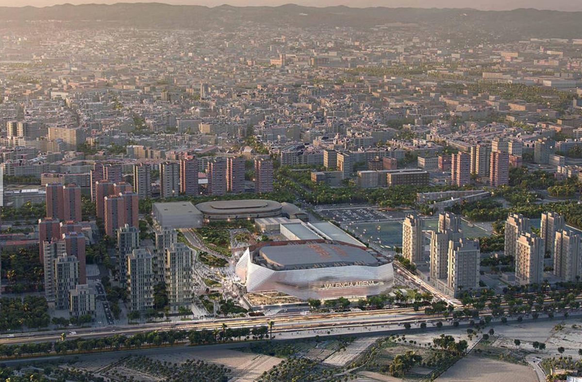 VALENCIA ARENA: El pabellón ya tiene la luz verde por parte del Ayuntamiento de la ciudad. La futura casa de Valencia Basket busca servir de reclamo para las grandes giras de conciertos que se programan en las diferentes capitales europeas. Serán 15.000 los asientos que se encuentren en su interior y su modelo exterior será un referente arquitectónico de la ciudad. La previsión es que tenga un coste total de inversión de 192 millones y que en 2022 ya sea una realidad.