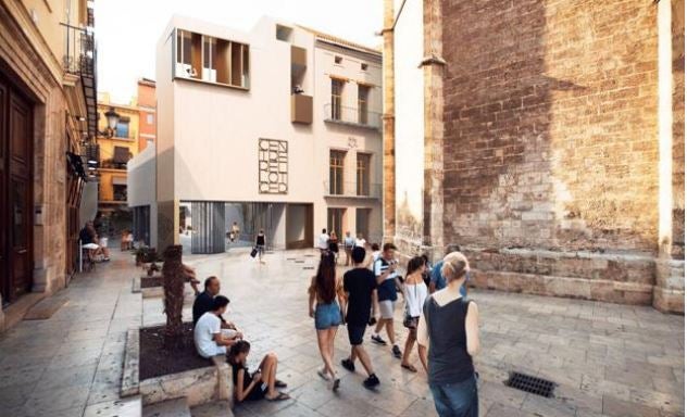 EDIFICIO JUNTO AL MICALET | La tradicional Casa del Relojero contará con un nuevo edificio anexo en lo que hoy en día es un solar. Este pasado verano se modificó el diseño del edificio para que su aspecto no destacara demasiado respecto al entorno.