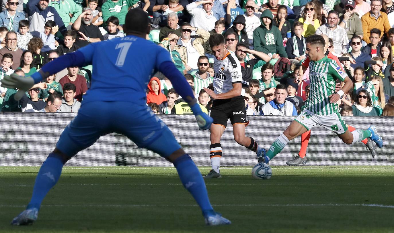 El conjunto blanquinegro se deja remontar un encuentro en el que Maxi Gómez abrió la lata y dos exvalencianistas hicieron los goles del Betis