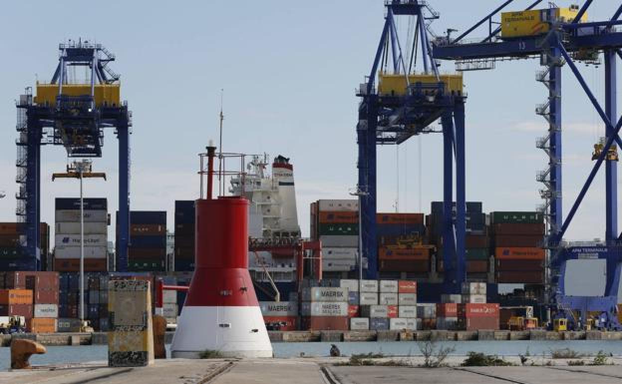 Contenedores en el puerto de Valencia.