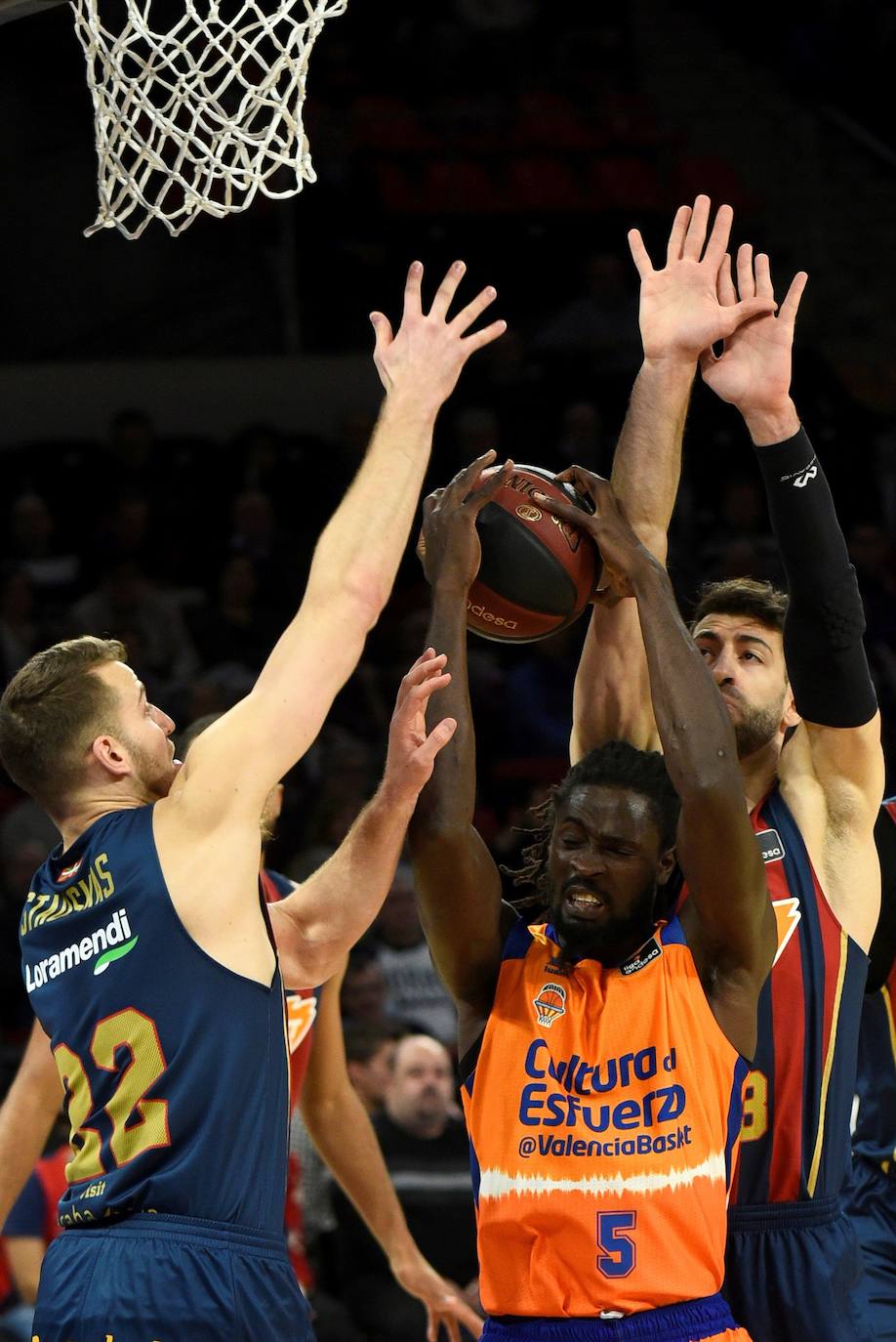 Fotos: El Kirolbet Baskonia-Valencia Basket, en imágenes