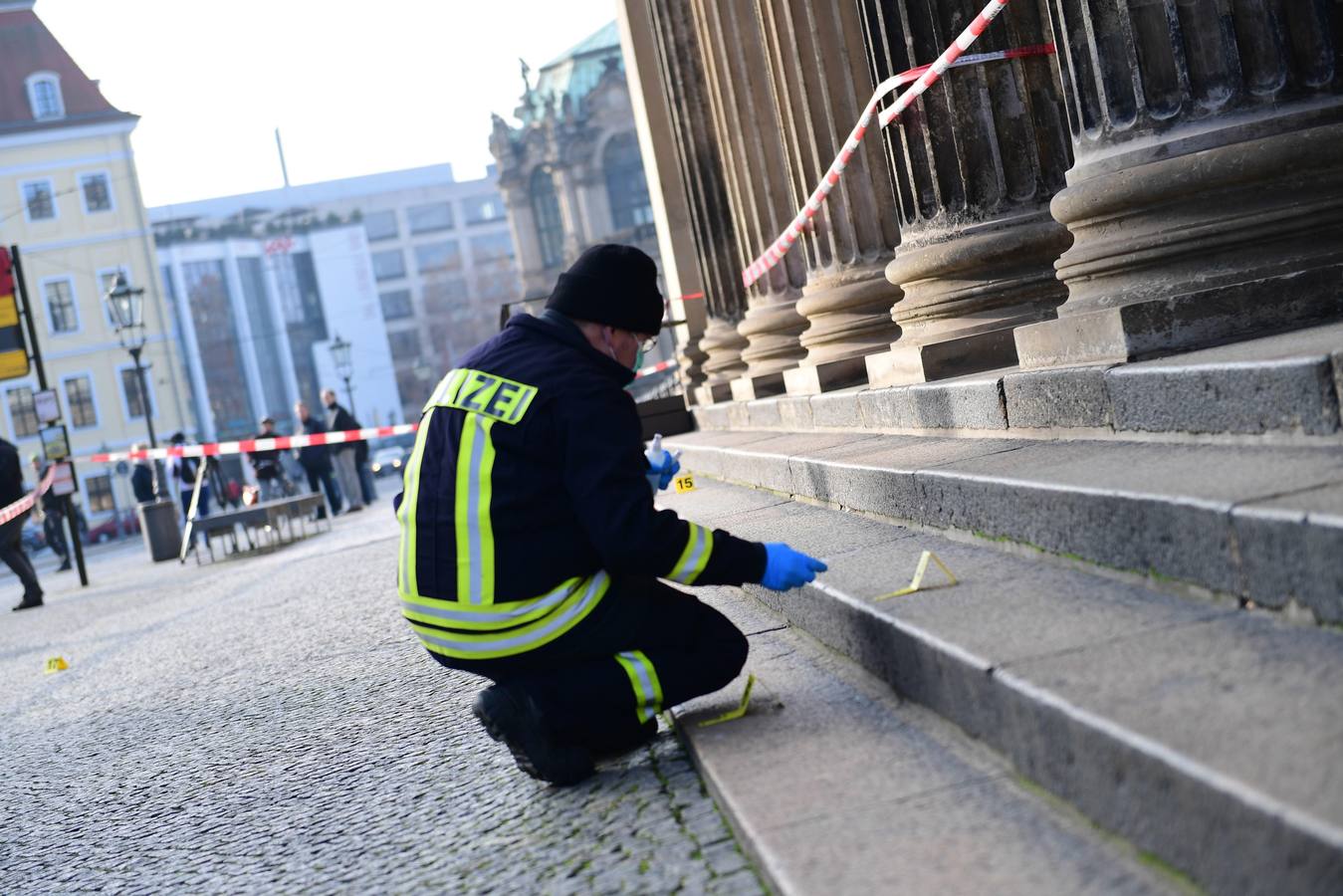 Robo multimillonario del tesoro del palacio real de Sajonia: aderezos, diamantes, rubíes, zafiros y hasta 100 piezas de joyas en Dresde (Alemania).