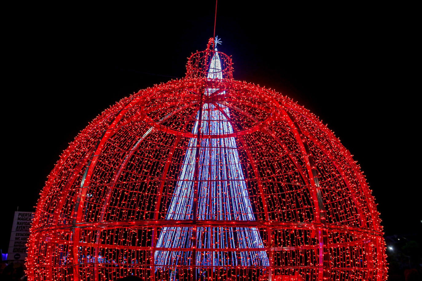 Torrejón de Ardoz (Madrid), capital europea de la Navidad, inaugura el encendido navideño con un espectáculo de luz único en toda España